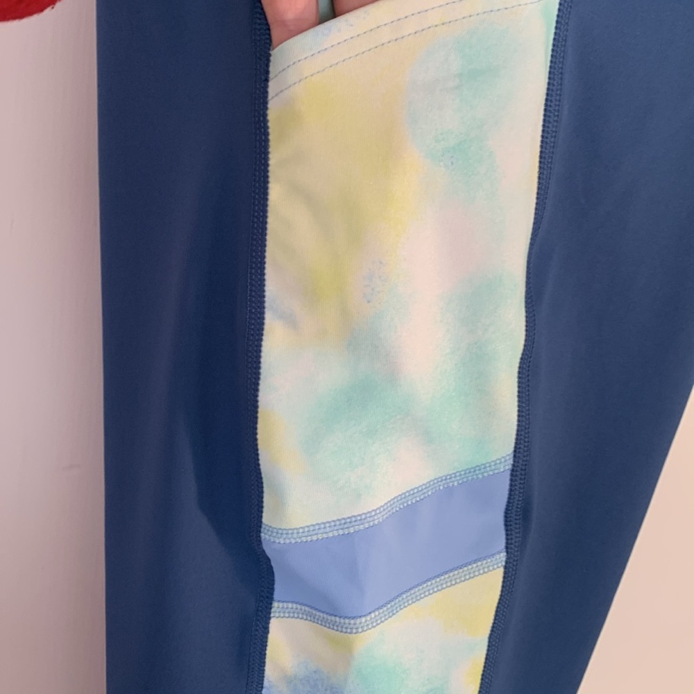 Tek Gear Drytek Multicolor Mid-calf Leggings EUC - Picture 6 of 7